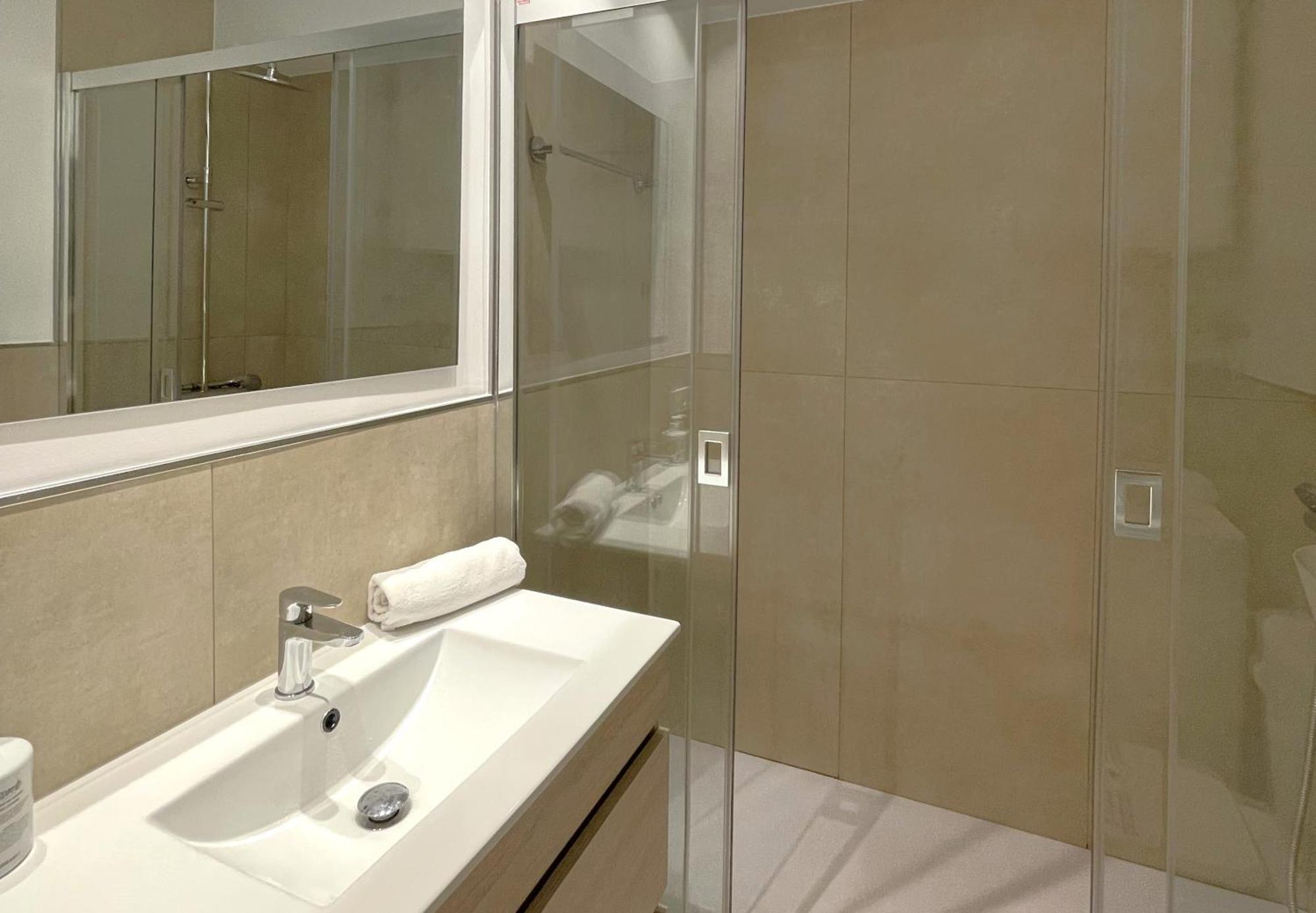 Mediterraneo 508. Fantastic Studio On The Beachfront With Sea Views. Marbella Kültér fotó